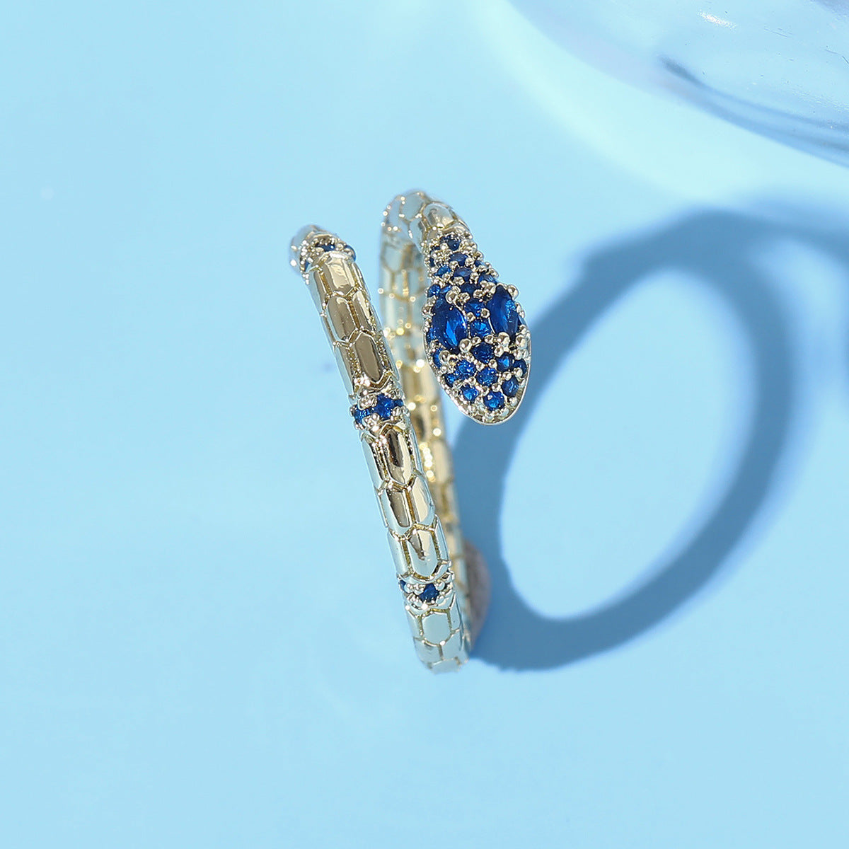 Anillo de serpiente popular europeo y americano para parejas, nicho en forma de serpiente para hombres y mujeres, estilo de lujo ligero y abierto, exquisito anillo de hueso de serpiente B