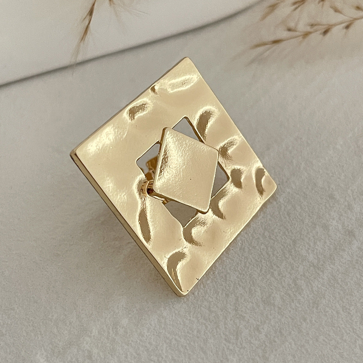 Liquid Metal Geometric Flower Ring, Irregular Hollow Design - ViktaShop