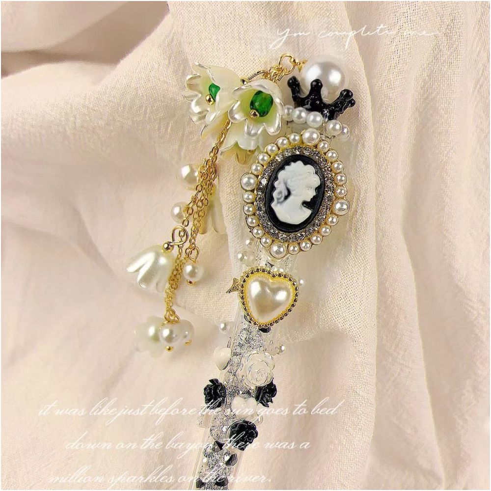 Elegant Character pen knife image 3