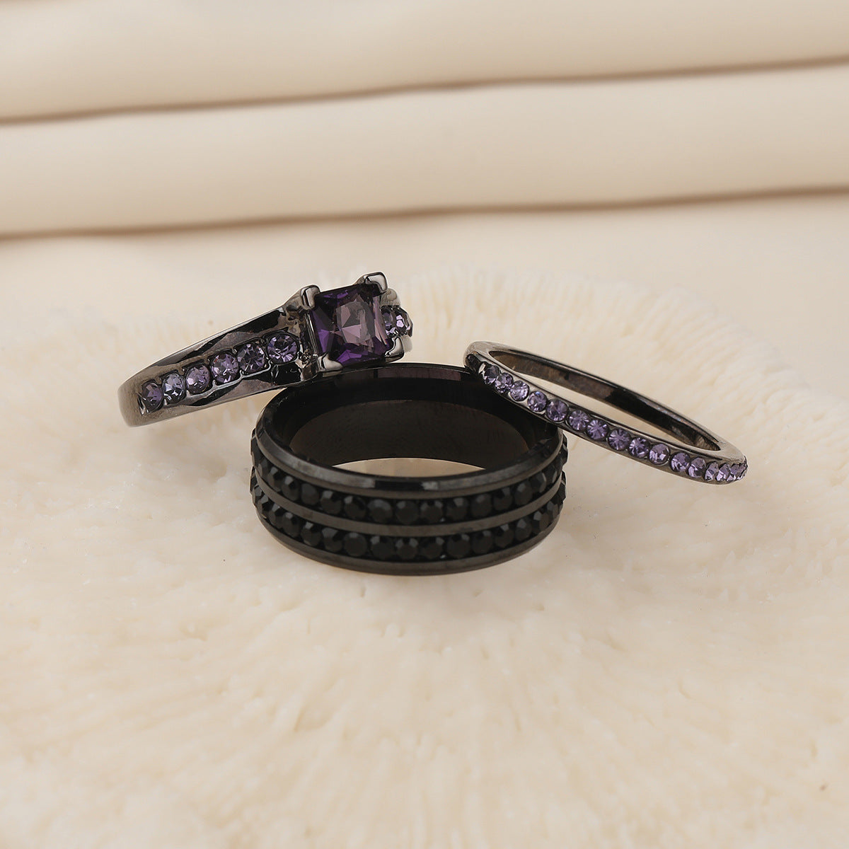 Black Gold Double Row Purple Diamond Ring - ViktaShop