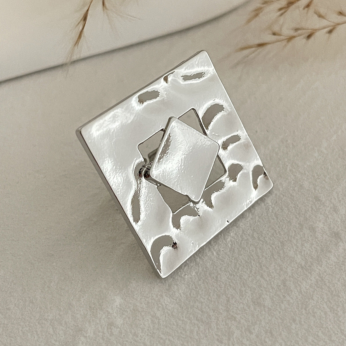 Liquid Metal Geometric Flower Ring, Irregular Hollow Design - ViktaShop