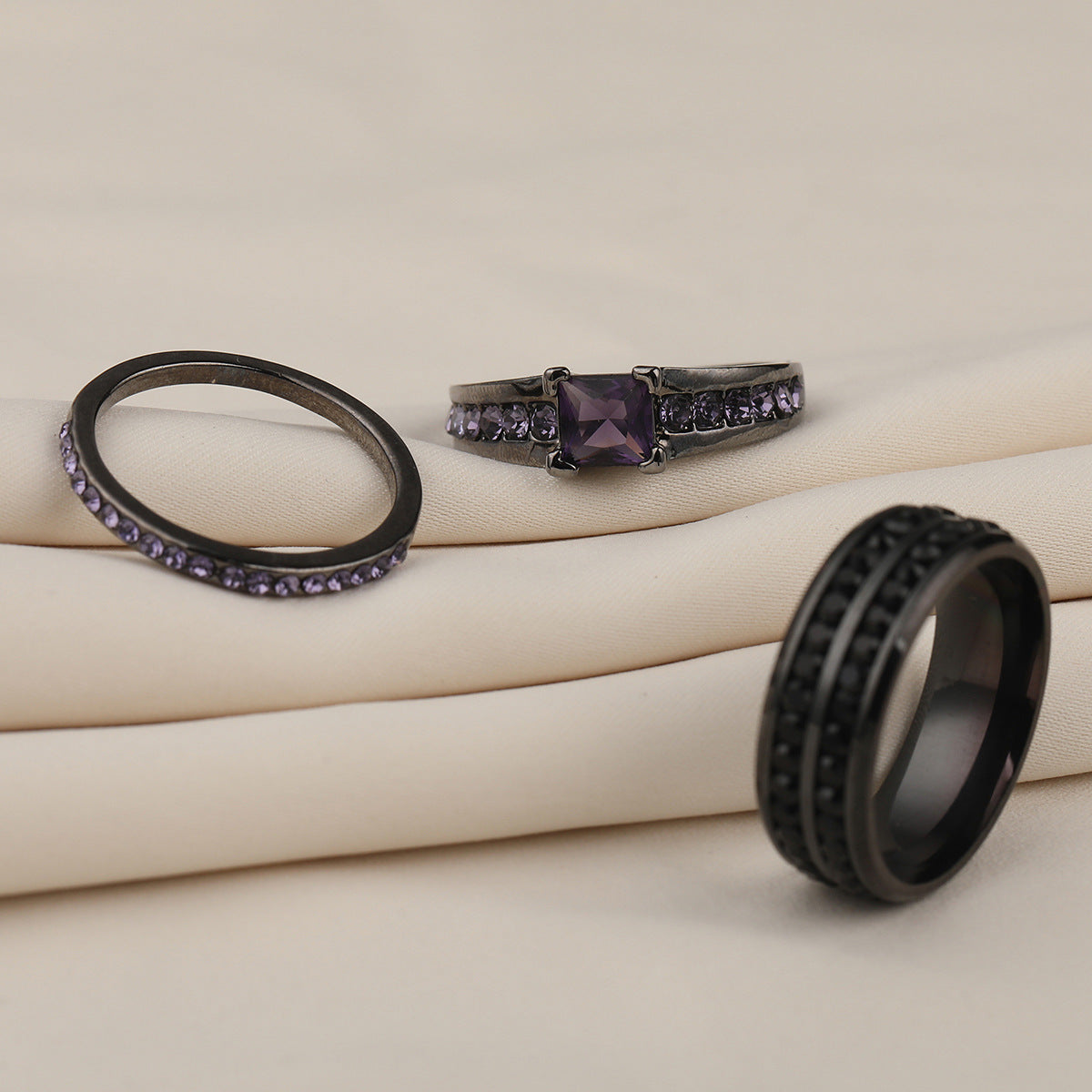 Black Gold Double Row Purple Diamond Ring - ViktaShop
