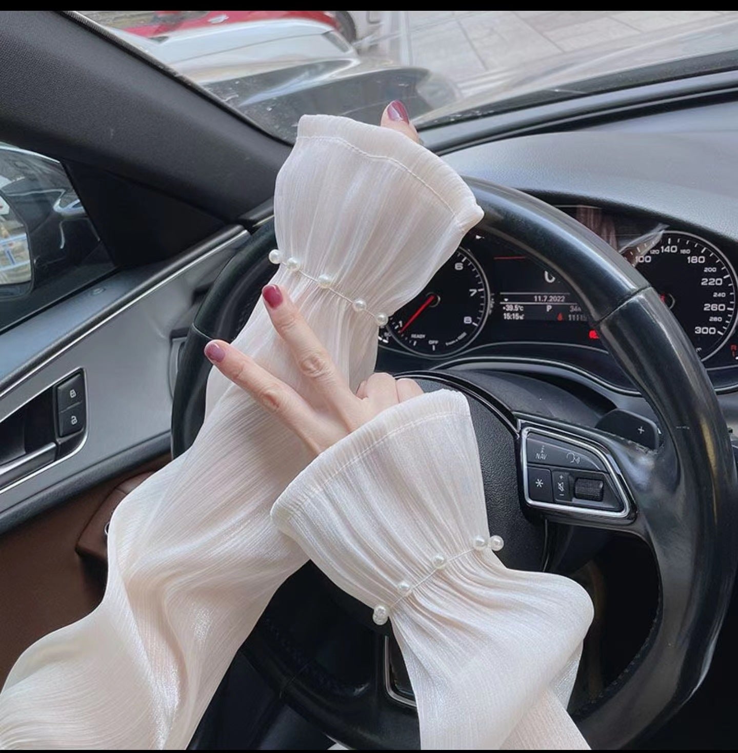 Korean Style Ice Silk Sunscreen Arm Sleeve, Pearl Detail - ViktaShop