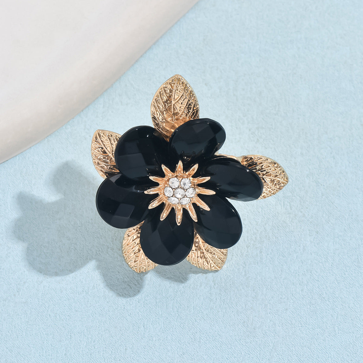 Elegant Vintage Black & Gold Floral Ring - ViktaShop