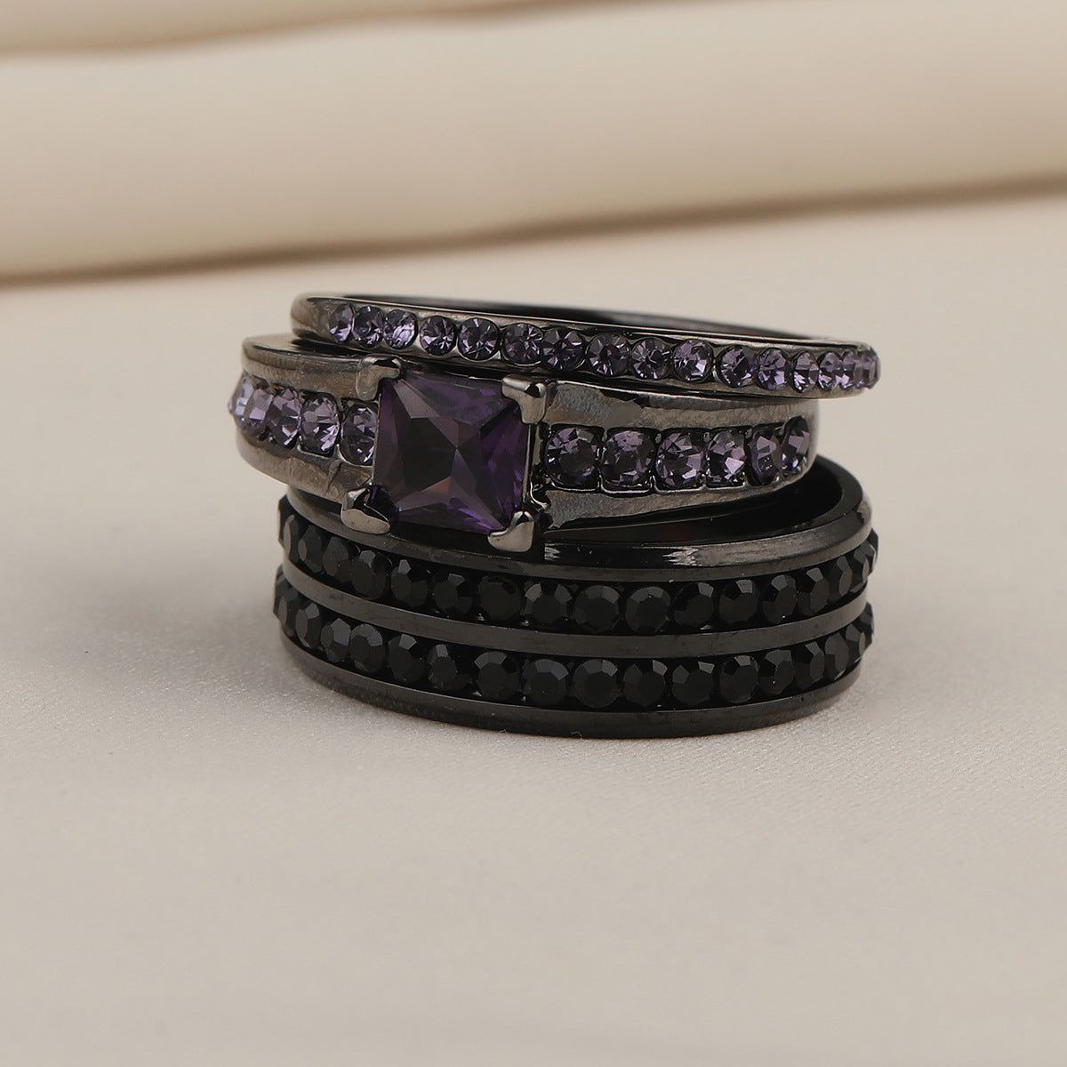 Black Gold Double Row Purple Diamond Ring - ViktaShop
