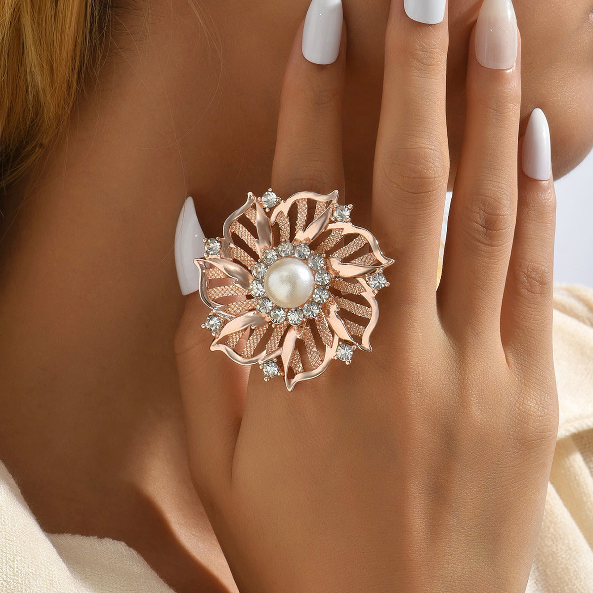 Luxury Flower Gold Ring - ViktaShop