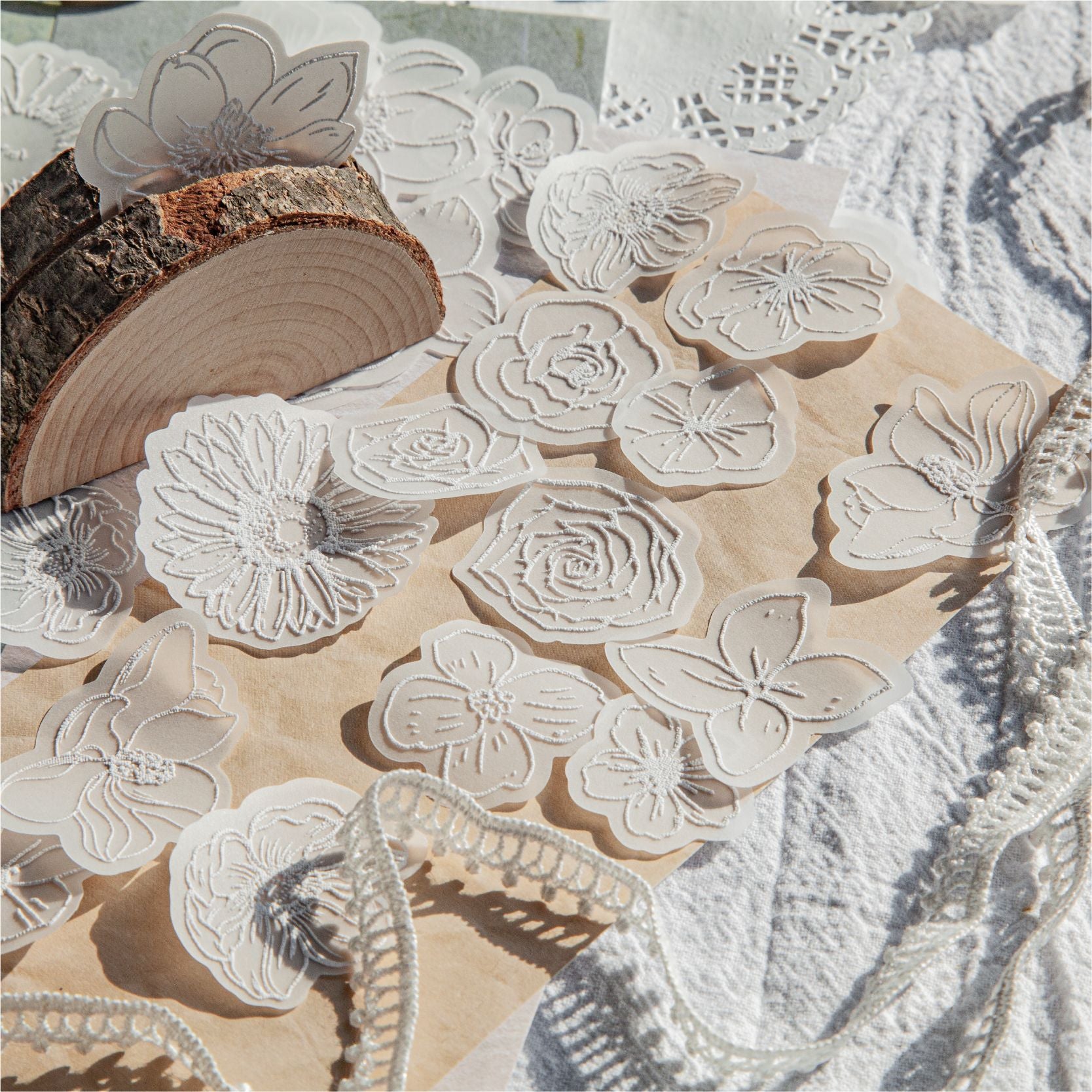 RetroStory White Tea 3D Flower Scrapbooking Set – Light Vintage Base - ViktaShop