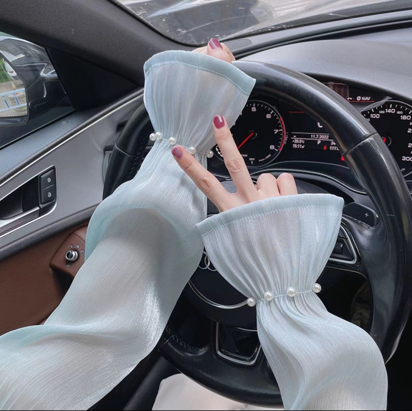 Korean Style Ice Silk Sunscreen Arm Sleeve, Pearl Detail - ViktaShop