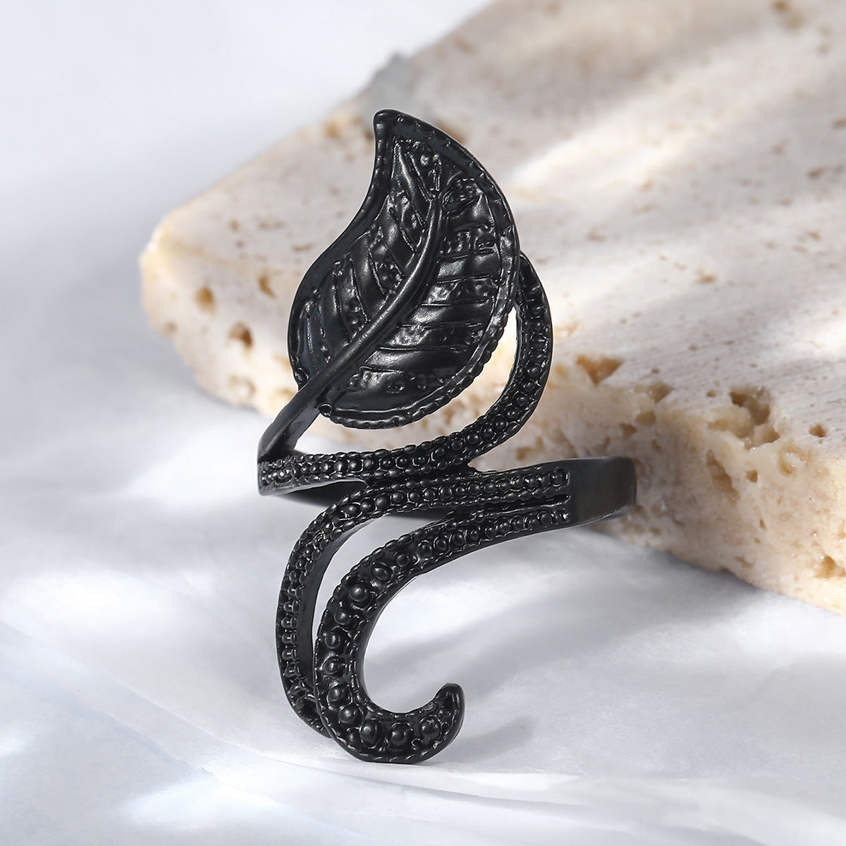 Retro Leaves & Vines Ring – Adjustable - ViktaShop
