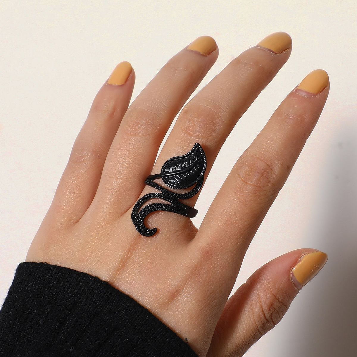 Retro Leaves & Vines Ring – Adjustable - ViktaShop